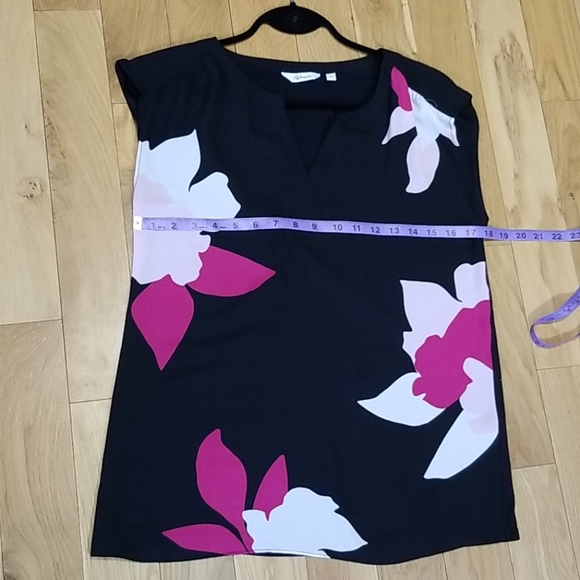 Mixed media sleeveless top - Picture 4 of 5